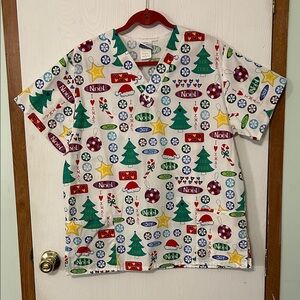 Fundamentals by White Swan Women’s Festive Holiday Scrub Top Size Large